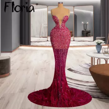 Женское платье на бретелях-спагетти, цвет фуксия