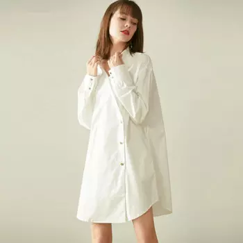 Женское платье-рубашка с поясом и V-образным вырезом