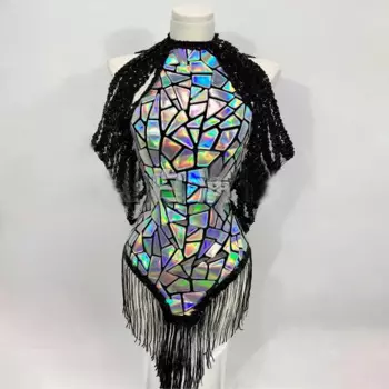 Женское платье с бахромой и цветными зеркалами