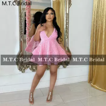 Женское платье с блестками и открытой спиной