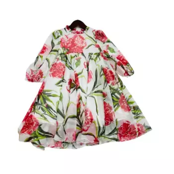 Женское платье с цветочным принтом