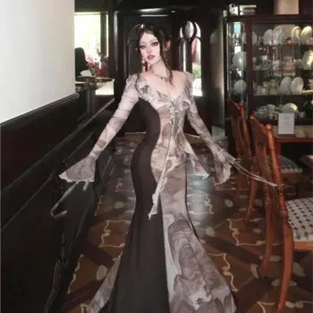 Женское платье с длинным рукавом и принтом ушей