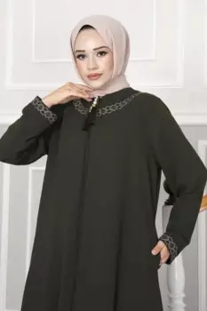 Женское платье с длинным рукавом и вышивкой