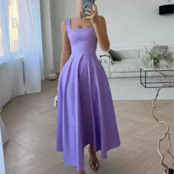 Женское платье с квадратным вырезом и поясом