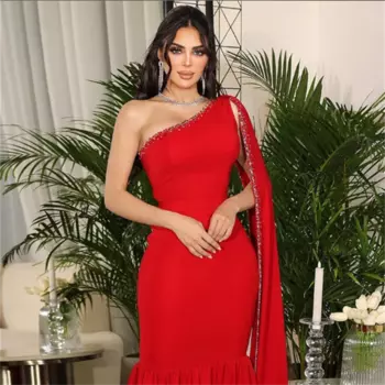 Женское платье с одним плечом и юбкой-годе