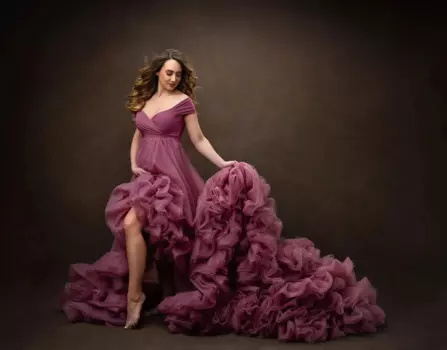 Женское платье с открытыми плечами для беременных