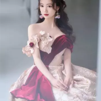 Женское платье с открытыми плечами и цветами, роскошное маленькое платье