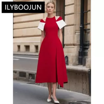 Женское платье с открытыми плечами и круглым вырезом