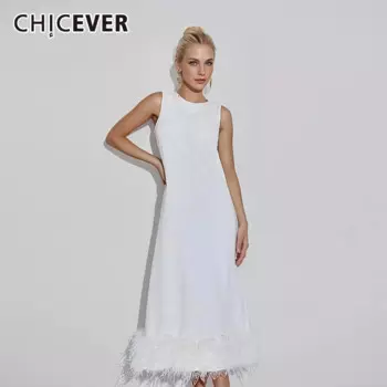 Женское платье с перьями, круглым вырезом и открытой спиной