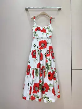 Женское платье с V-образным вырезом