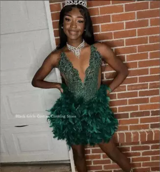 Женское платье с V-образным вырезом и перьями