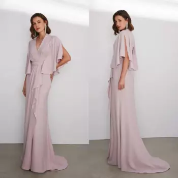 Женское платье с V-образным вырезом