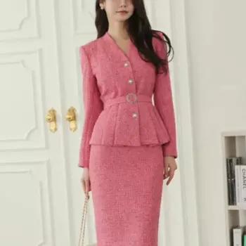 Женское платье с V-образным вырезом, на пуговицах