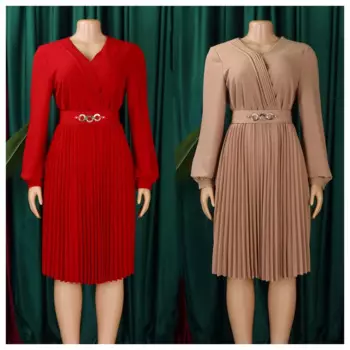 Женское платье с V-образным вырезом и поясом