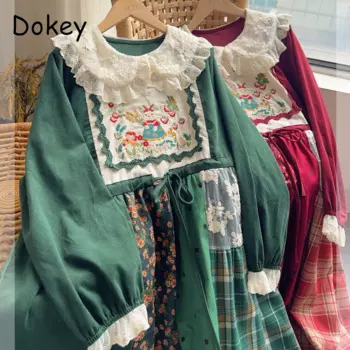 Женское платье с вышивкой в винтажном стиле