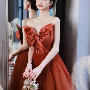 Женское платье в стиле Хепберн