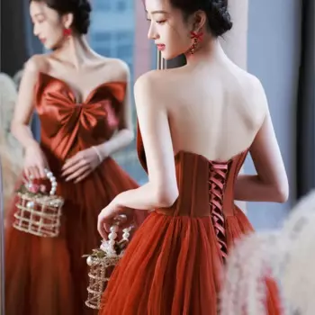 Женское платье в стиле Хепберн