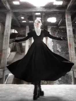 Женское платье в стиле «лолита»