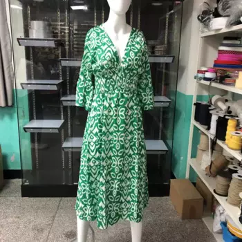 Женское пляжное платье с V-образным вырезом