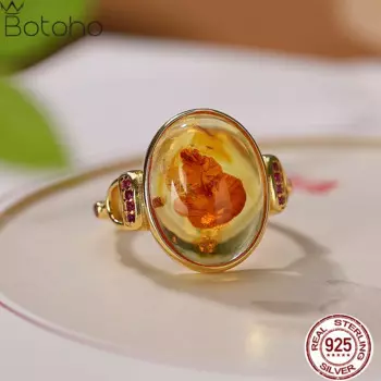 Женское позолоченное кольцо из серебра пробы с натуральным янтарным цветком