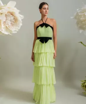 Женское шифоновое платье-миди с рюшами и лямкой на шее