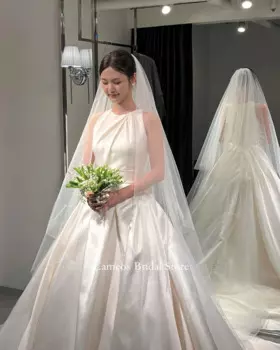 Женское свадебное платье без рукавов с круглым вырезом и рюшами