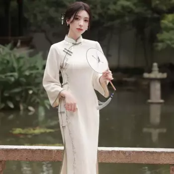 Женское трикотажное платье-Ципао с расклешенными рукавами и вышивкой