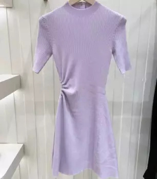 Женское трикотажное платье с круглым вырезом и коротким рукавом