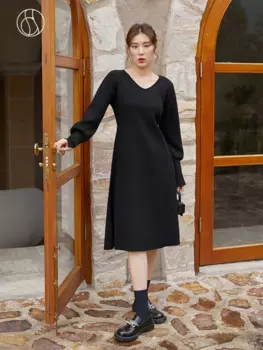 Женское трикотажное платье с V-образным вырезом