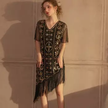 Женское вечернее платье с бахромой и блестками