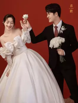 Женское винтажное длинное атласное платье с открытыми плечами