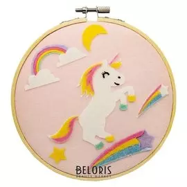 Аппликация из текстильных деталей на пяльцах «Единорог с радужными звёздами»