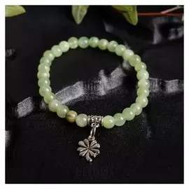 Браслет шар №6 "Оникс светлый" с подвеской клевер