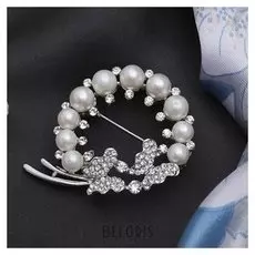 Брошь "Бабочки в жемчужном венке", цвет бело-серый в серебре