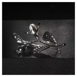 Брошь посеребрение "Цвет" бутоны с жемчужиной, цвет белый в серебре