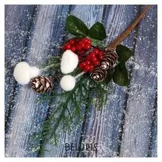 Декор "Зимнее очарование" шишки ягоды белые грибы 25 см