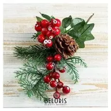 Декор "Зимняя магия" шишка листья хвоя ягоды 25 см