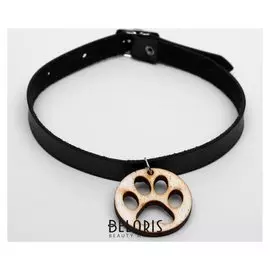 Декоративный кожаный ошейник с подвеской-лапкой (дерево), 34 х 1 см