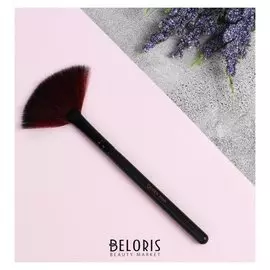 Кисть для макияжа веерная