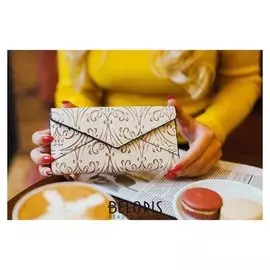 Кошелёк женский, вкладыш для карт на кнопке, цвет бежевый