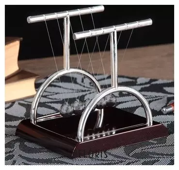 Маятник ньютона на квадратной подставке, средний, цвет бордовый