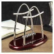 Маятник ньютона на овальной подставке бордовый, большой