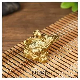 Нэцке полистоун "Денежная жаба с монетой и жезлом Жуи" под бронзу 5х6х4,5 см