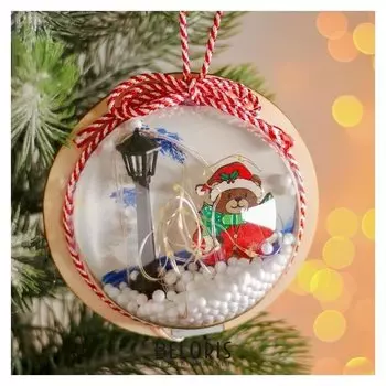 Новогодний шар с деревянной фигуркой и подсветкой «Мишка и фонарь» 12х12 см