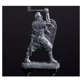 Оловянный солдатик "Ратник с топором"