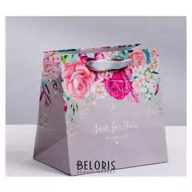 Пакет крафтовый квадратный «С нежной любовью», 22 × 22 × 11 см