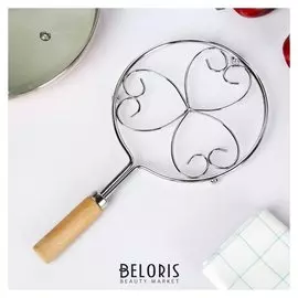 Подставка под горячее на ножках, с ручкой 26х15х2 см "Сердца"