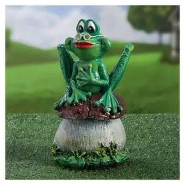 Садовая фигура "Жаба на грибе", зелёный цвет, 27 см