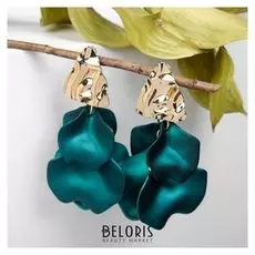 Серьги "Ветер" мятые треугольники, цвет зелёно-золотой