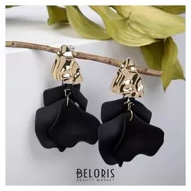 Серьги "Ветер" мятые треугольники, цвет чёрно-золотой